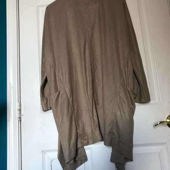 Lulu’s - Picture 5 of 7